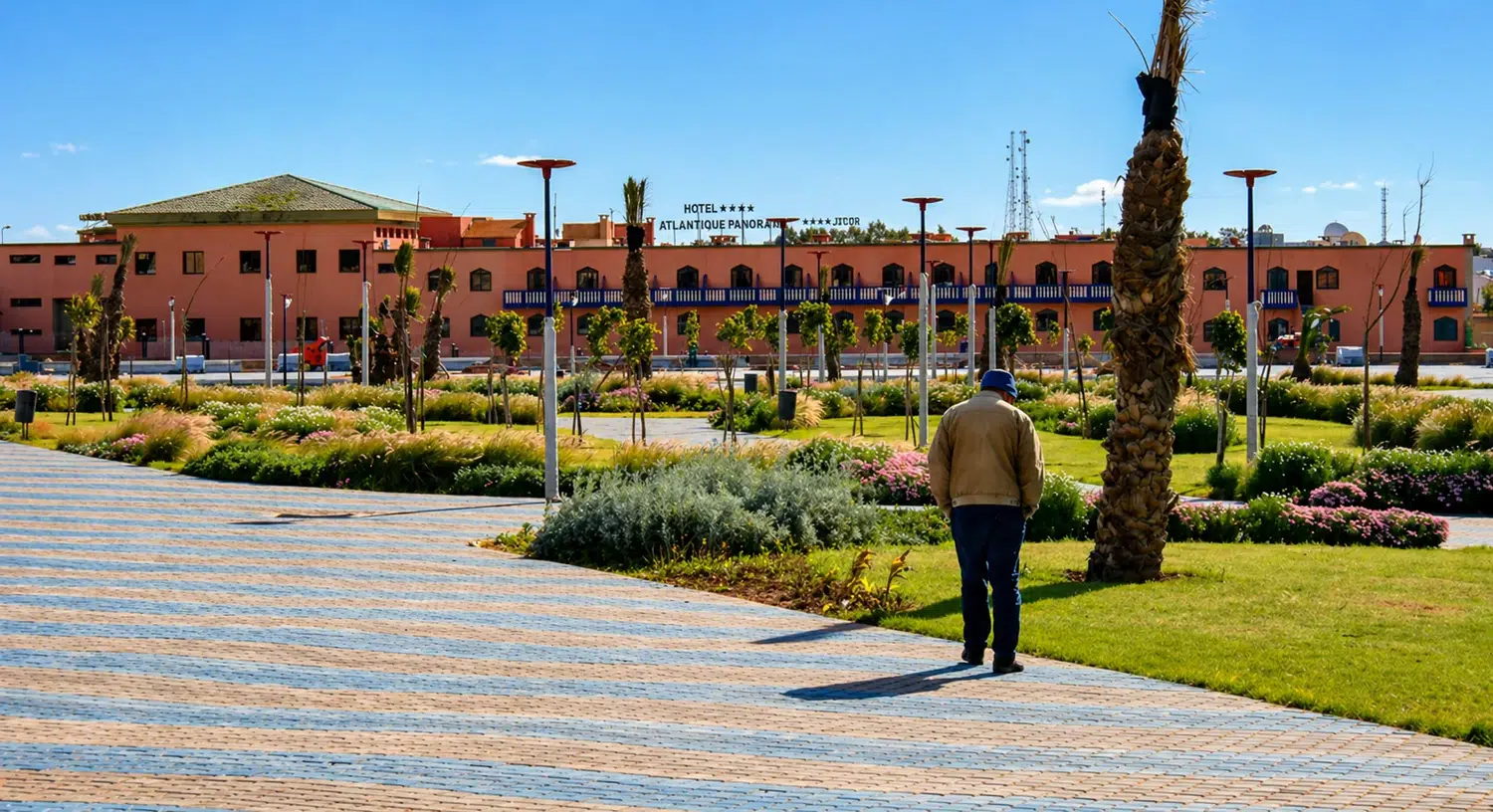 Corniche Sidi Bouzid — promenade et massifs