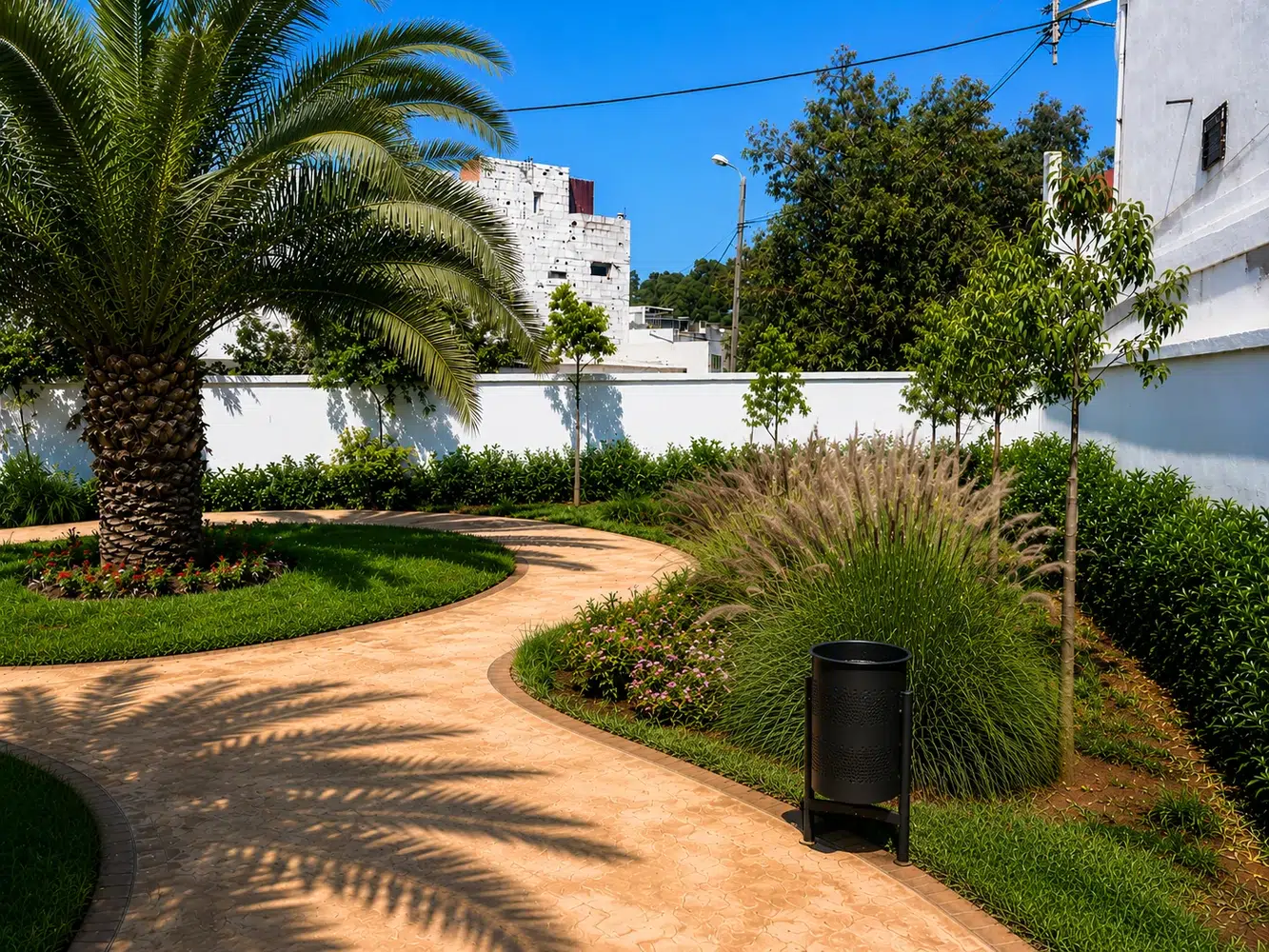 Foyer féminin Derb Moulay Hassan — allée végétalisée